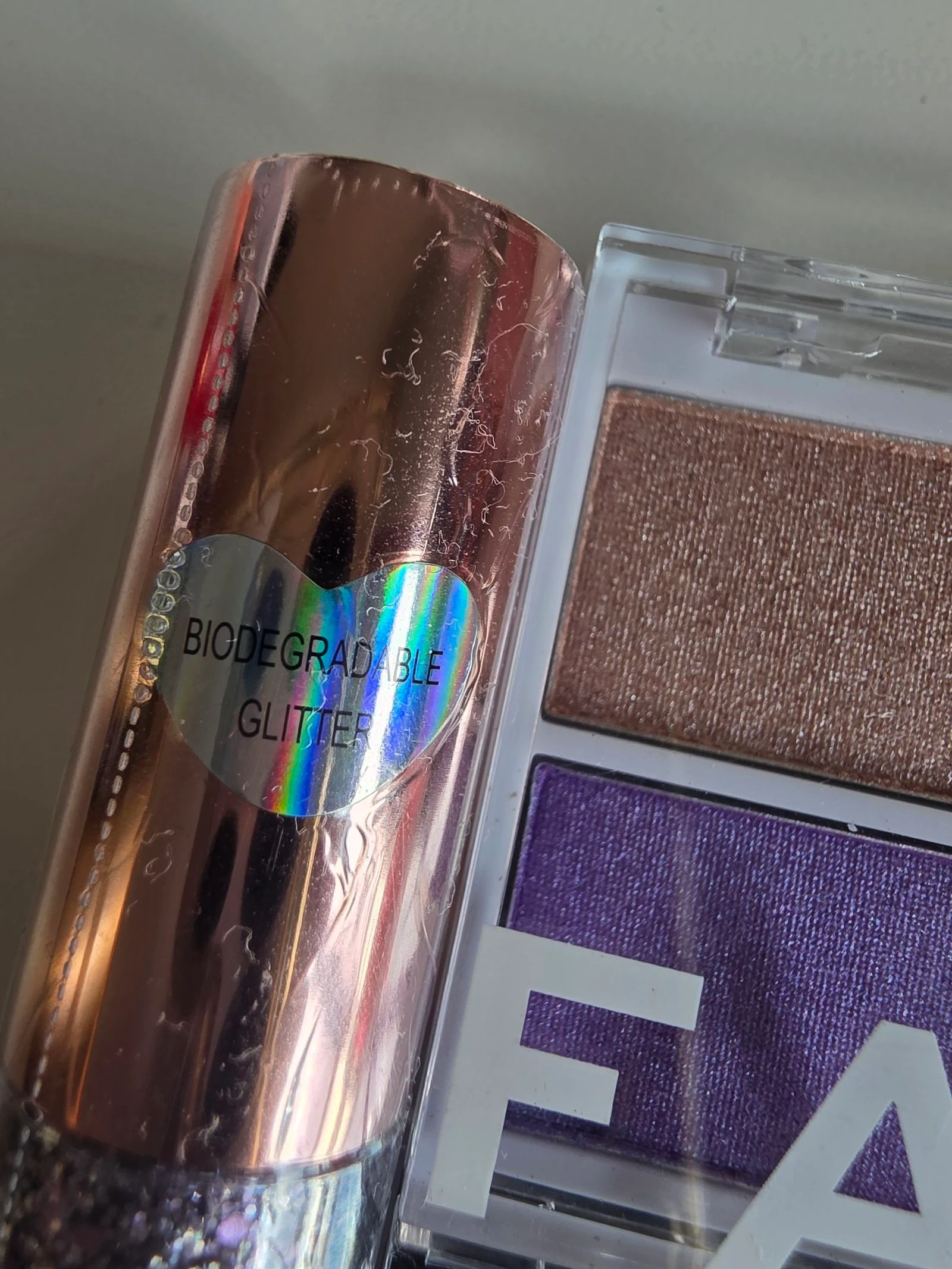 Make-up lot 2 paletten / Lip Oil / Bodyglitter | Revolution – photo 9